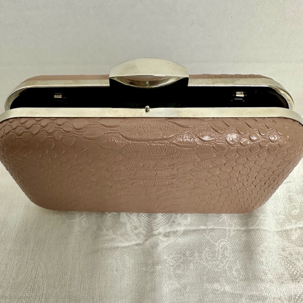 Faye London Silver and Pink Clutch Crossbody Bag with Elegant Embossed Design - Picture 3 of 7